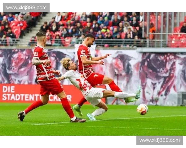 曼联力克阿贾克斯再夺欧战荣光见证红魔复兴之路与青春风暴的碰撞